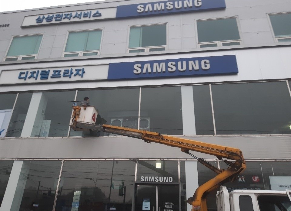 Storefront Cleaning